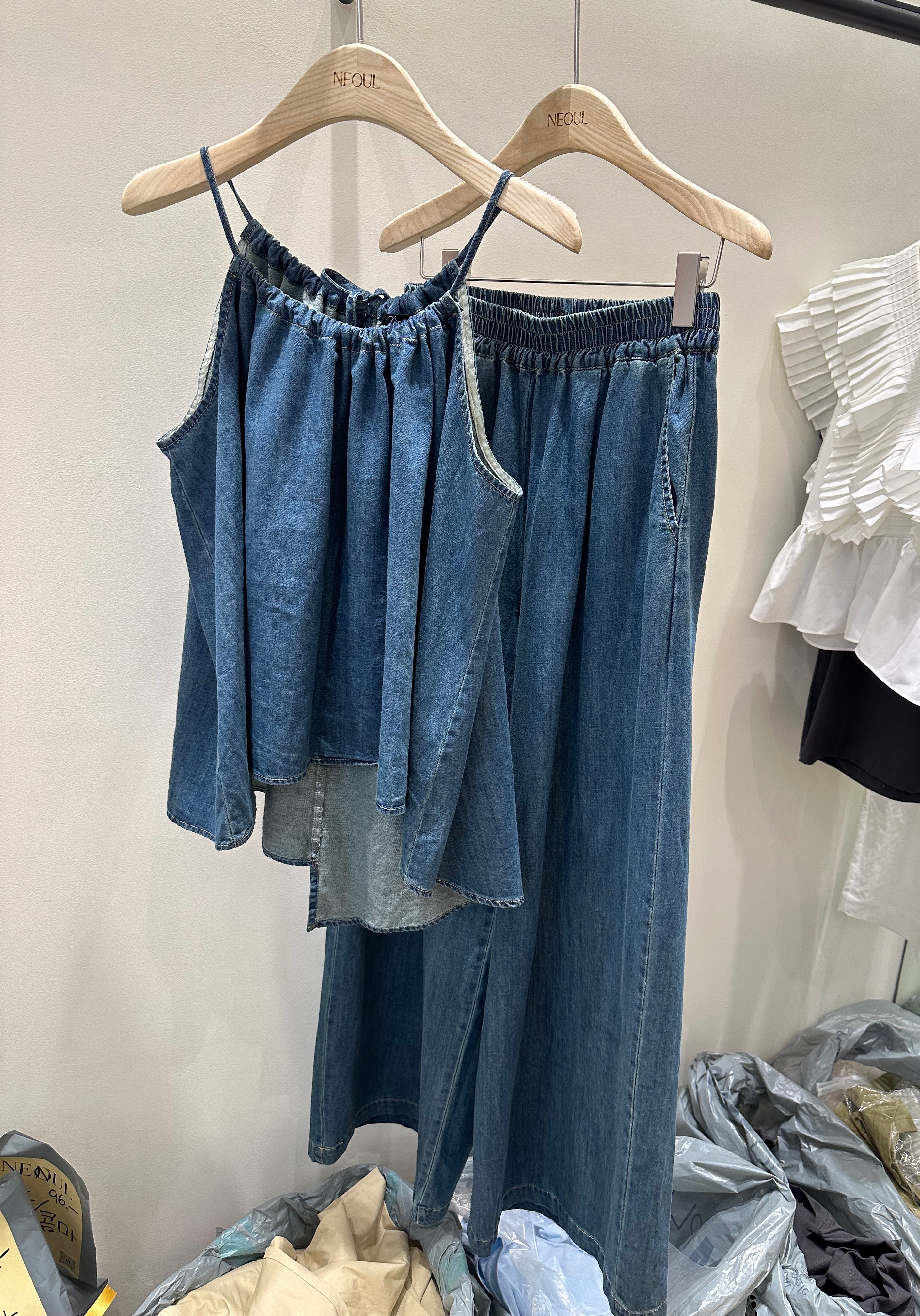 A001 細肩帶牛仔套裝 SET