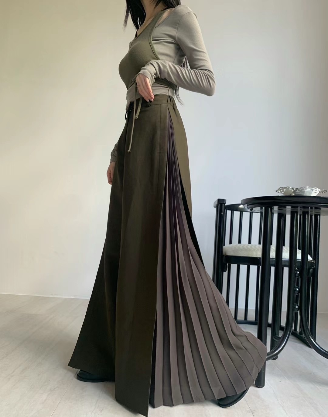 正韓🇰🇷 【加州辣妹】百褶扇形開邊西寬褲❤️‍🔥 小眾