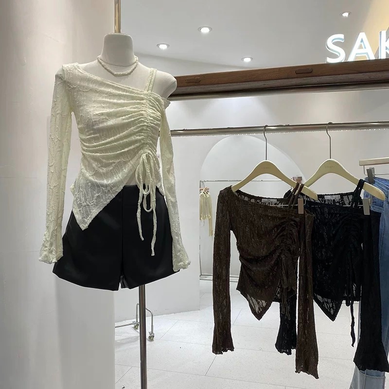 陸美系列【加州辣妹】抽繩露肩蕾絲不規則下擺上衣