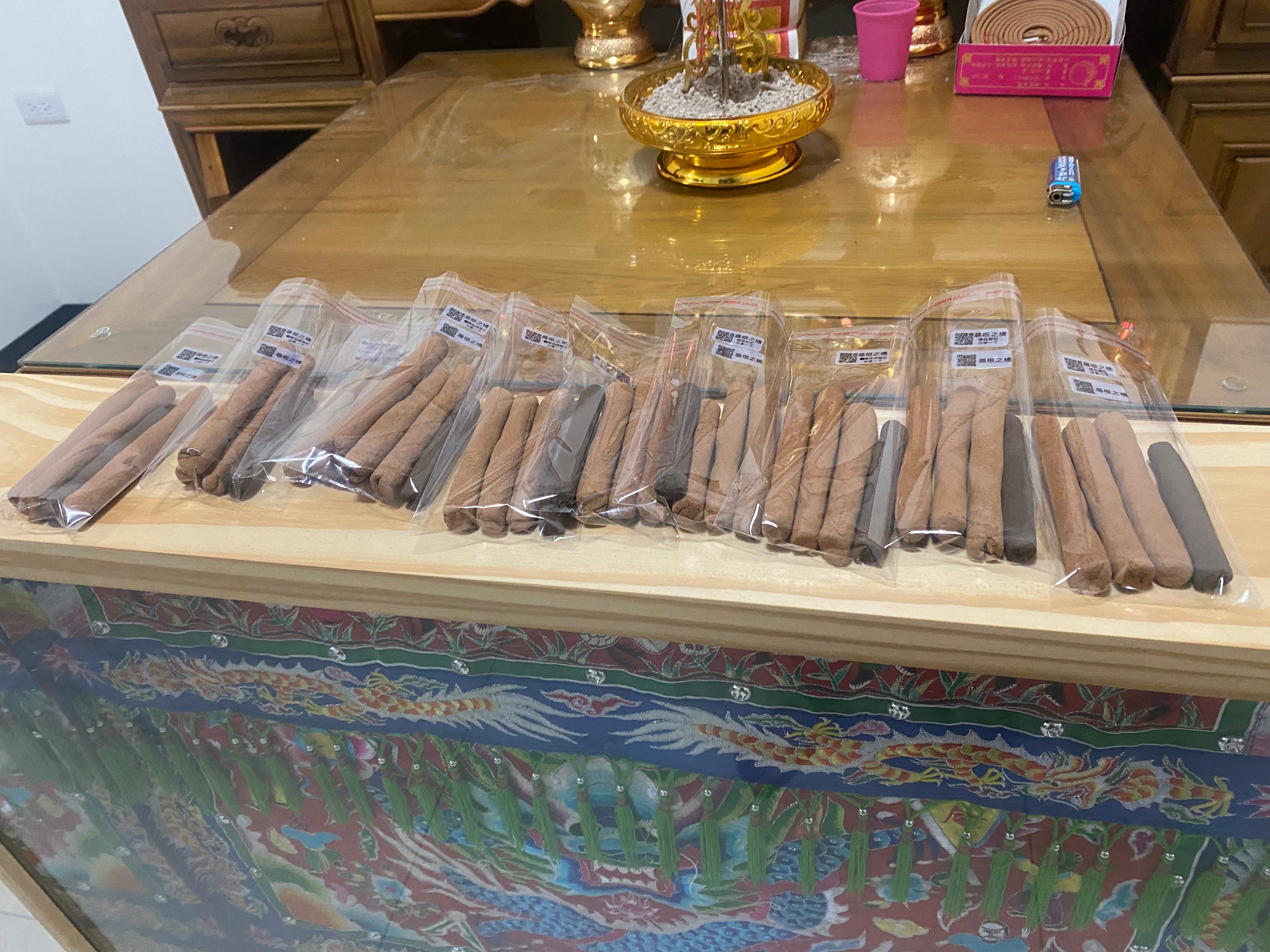 小老闆睡不著-開活動 -請朋友們到fb+ig粉絲頁按讚 /訂閱/分享唷