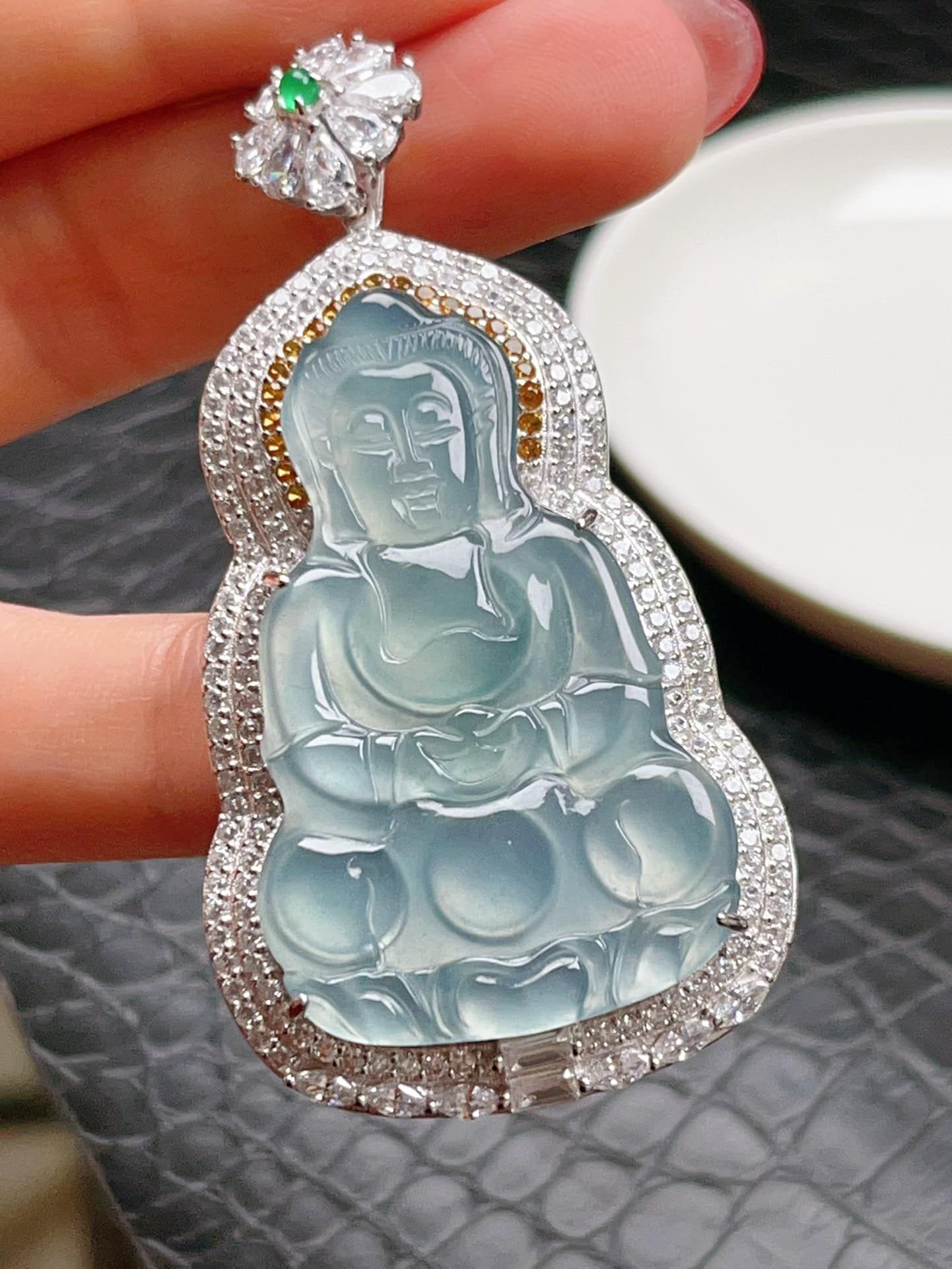 天然a貨翡翠 觀音吊墜，種水太美了