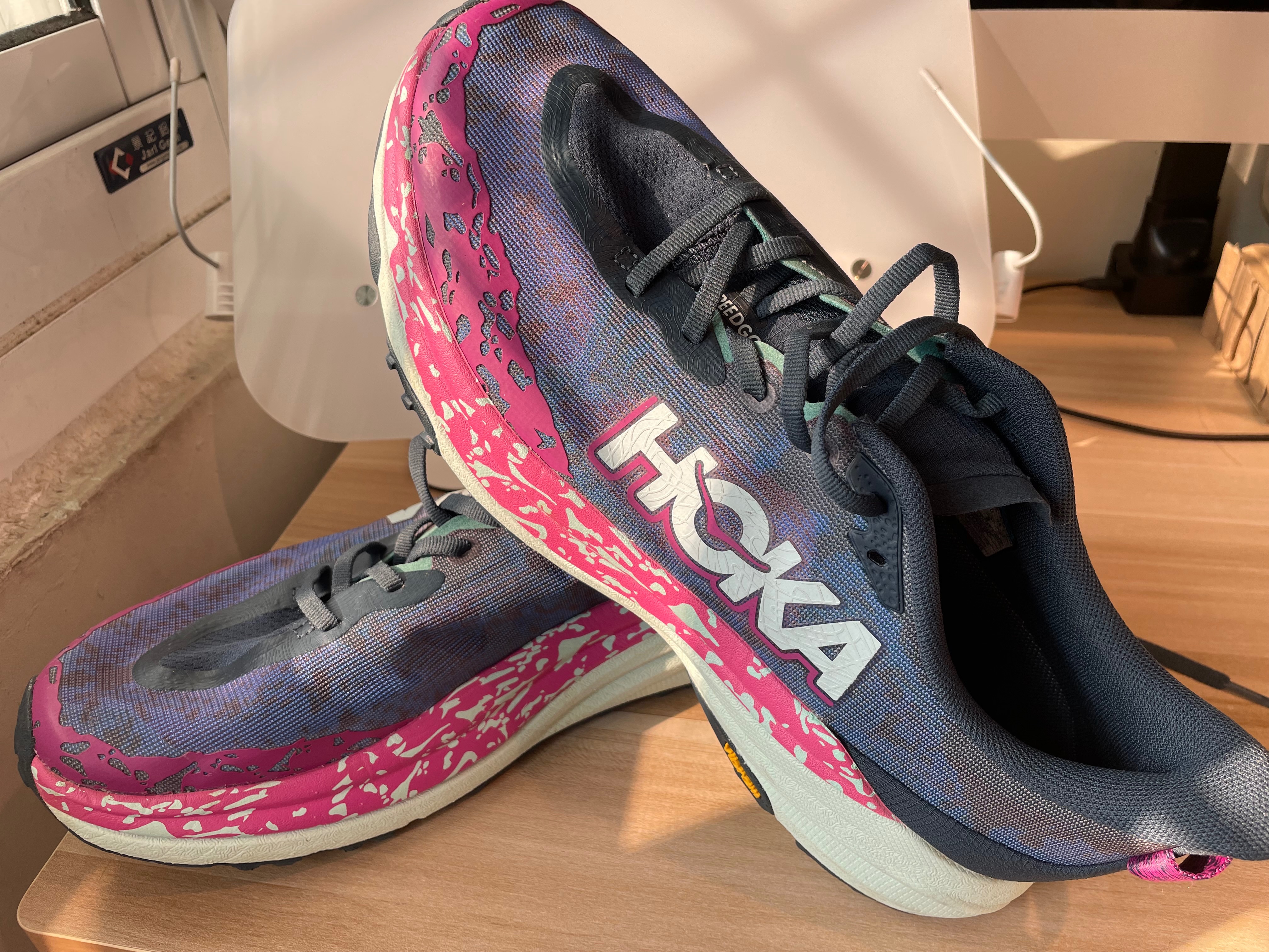 HOKA Speedgoat 6 2E寬楦越野跑鞋