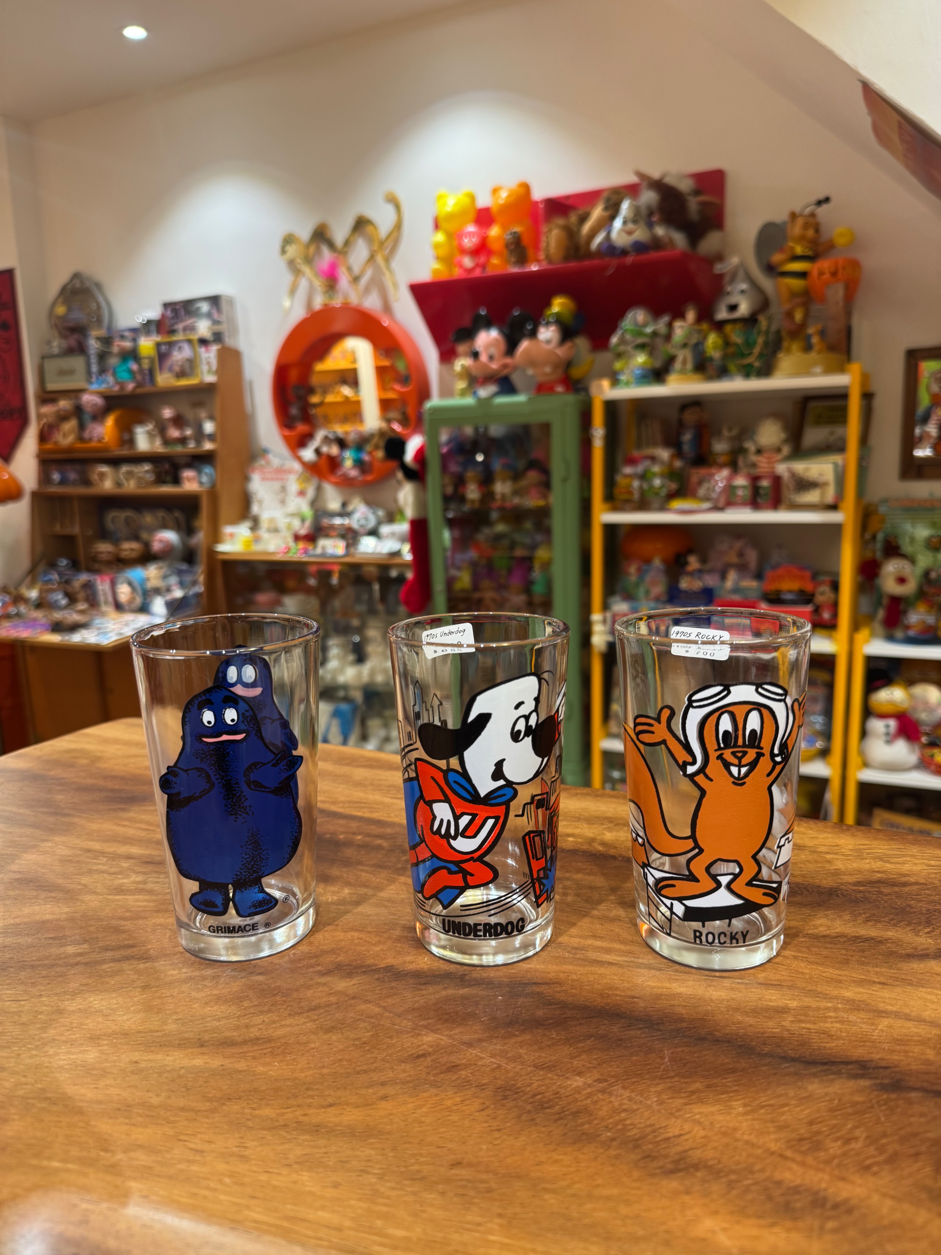 玻璃杯賣場三個