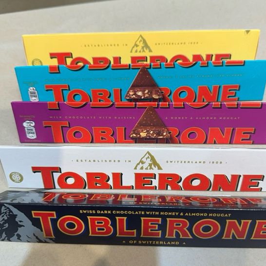 現貨🔥馬特洪峰 舊包裝 如圖勿問 瑞士 TOBLERONE 三角巧克力 蜂蜜牛奶杏仁 瑞士三角 100g coklat