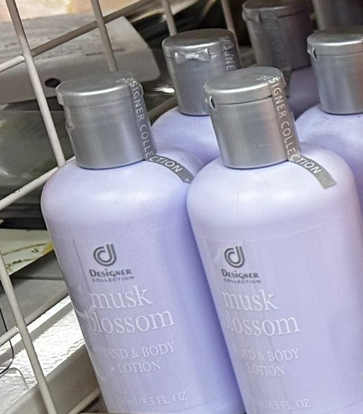 台灣現貨🔥紫 粉 橘 白 色都有 DESIGNER Musk Blossom HBL 百香身體護膚乳 250ml