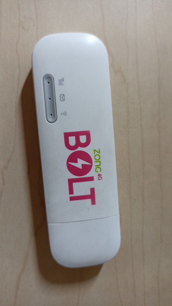 華為E8372h-153 4G 無線WiFi分享器 無線網卡 （適用:中華電信、台灣之星） 二手商品