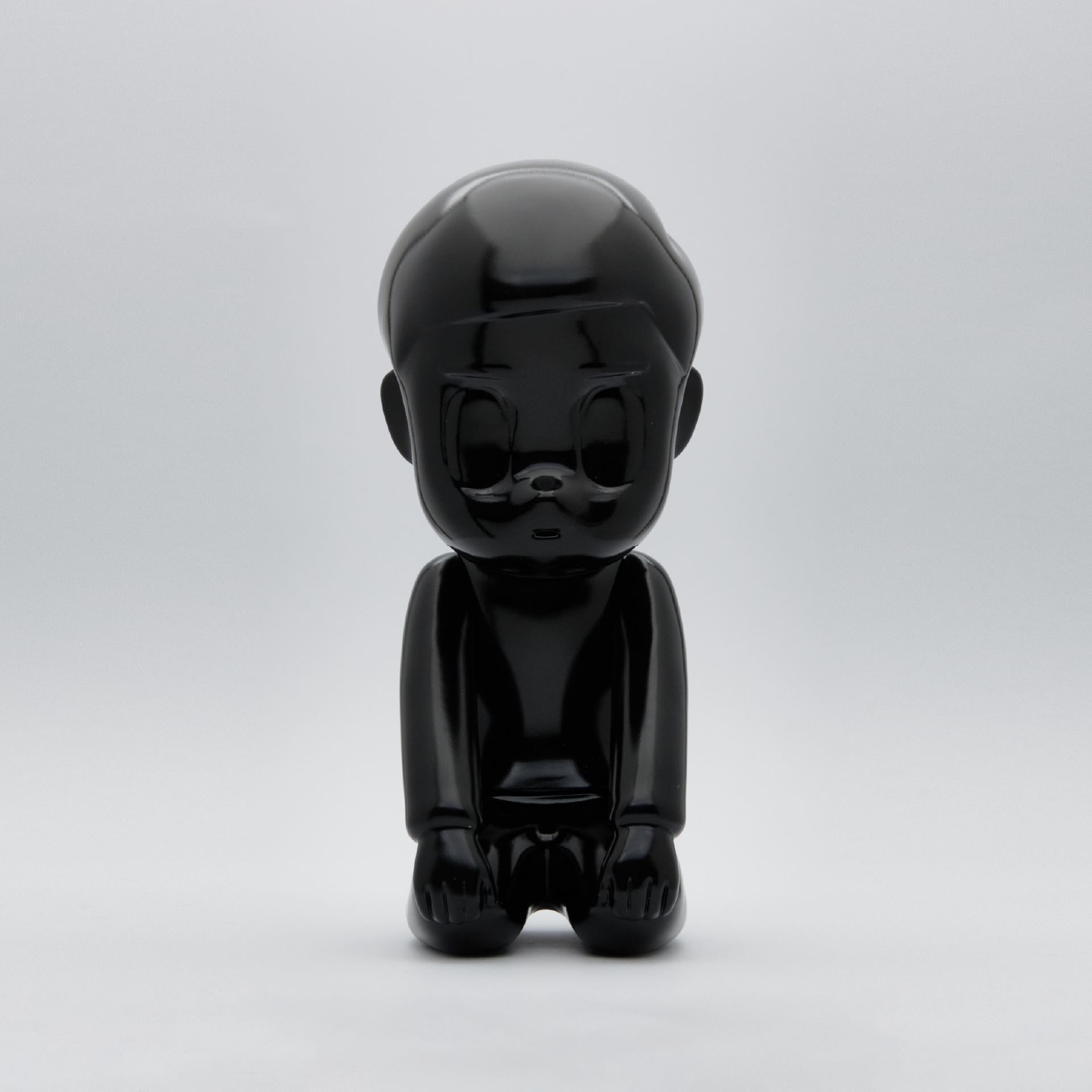 消極男子-初代糖膠模型-跪坐-亮黑 （限量100體）