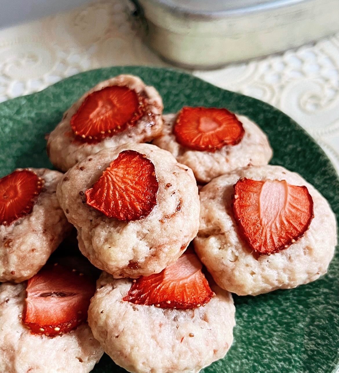 登愣草莓雪球餅乾