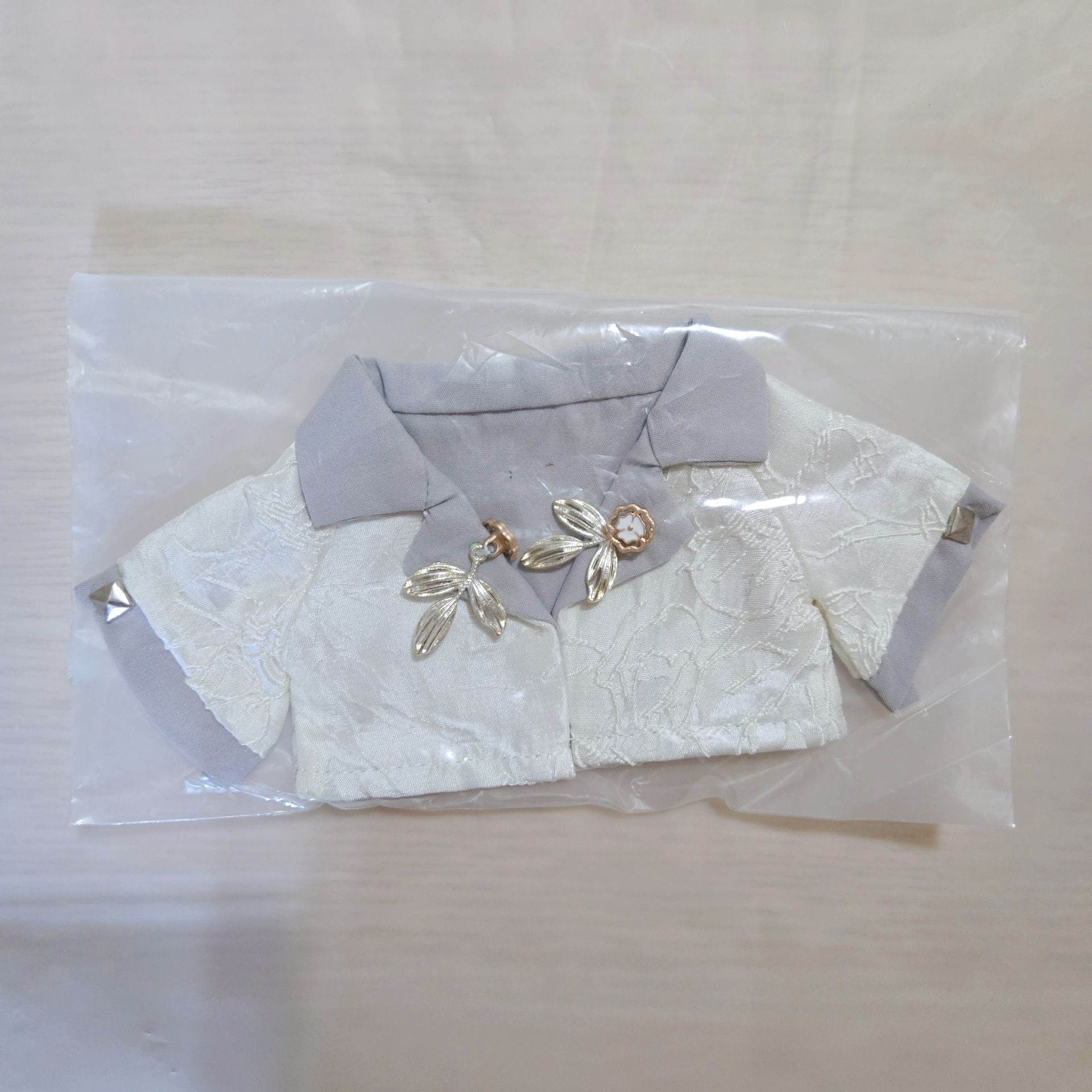 20cm 本反色 暗翎外套 （白） 內裡有瑕外觀不影響