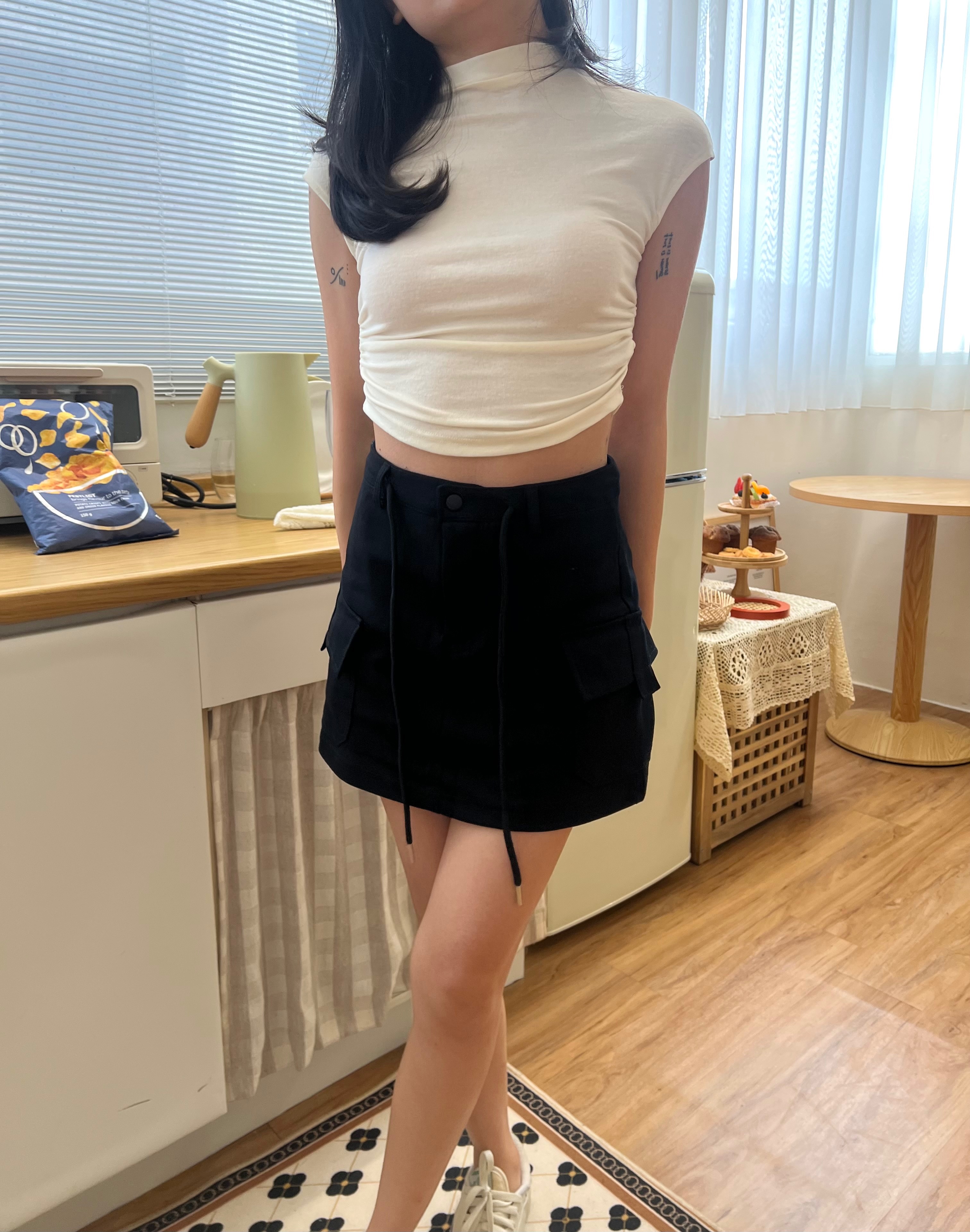 顯身材🌶️輕薄彈力半高領側抓皺短短袖上衣