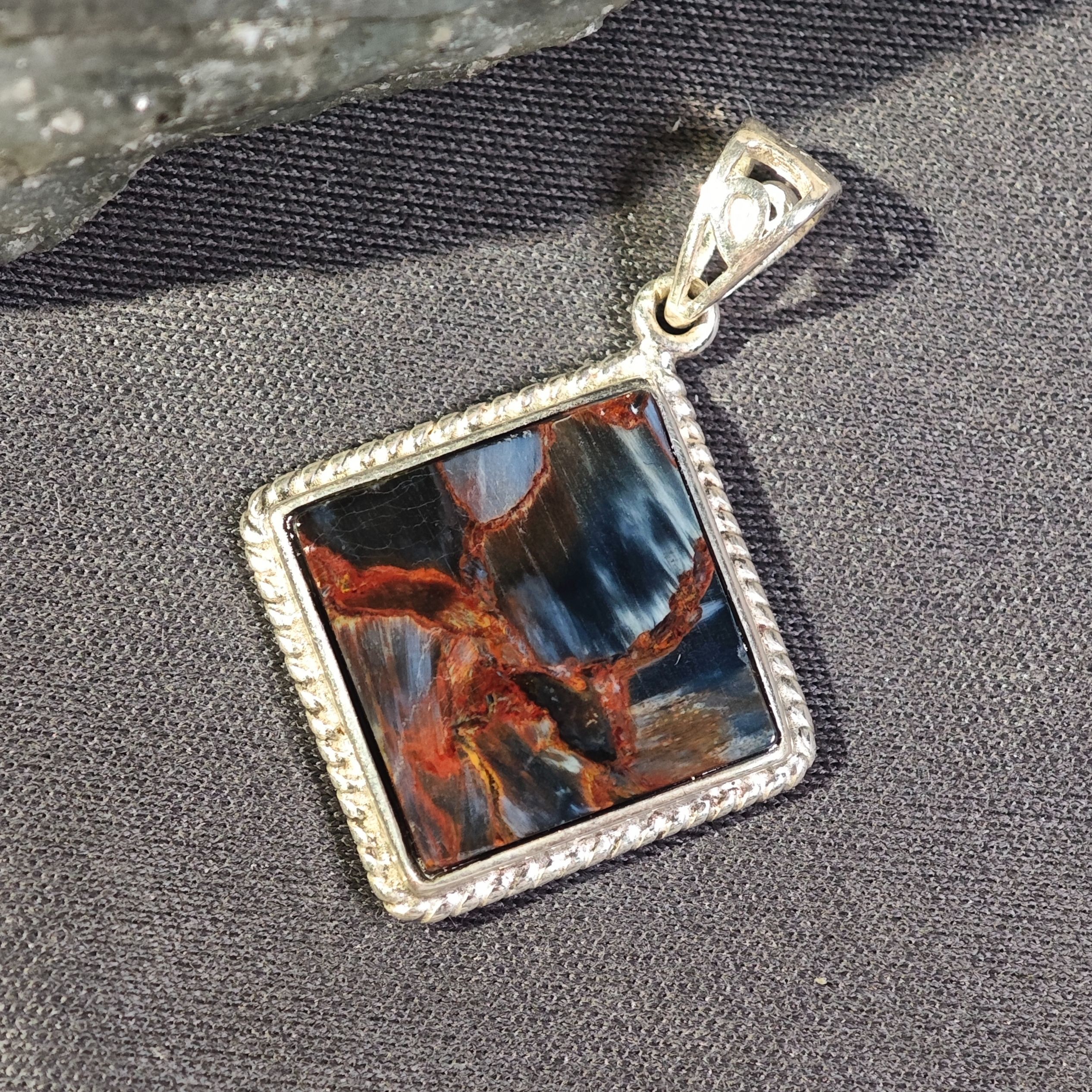 畫框納米比亞龍鱗彼得石吊墜