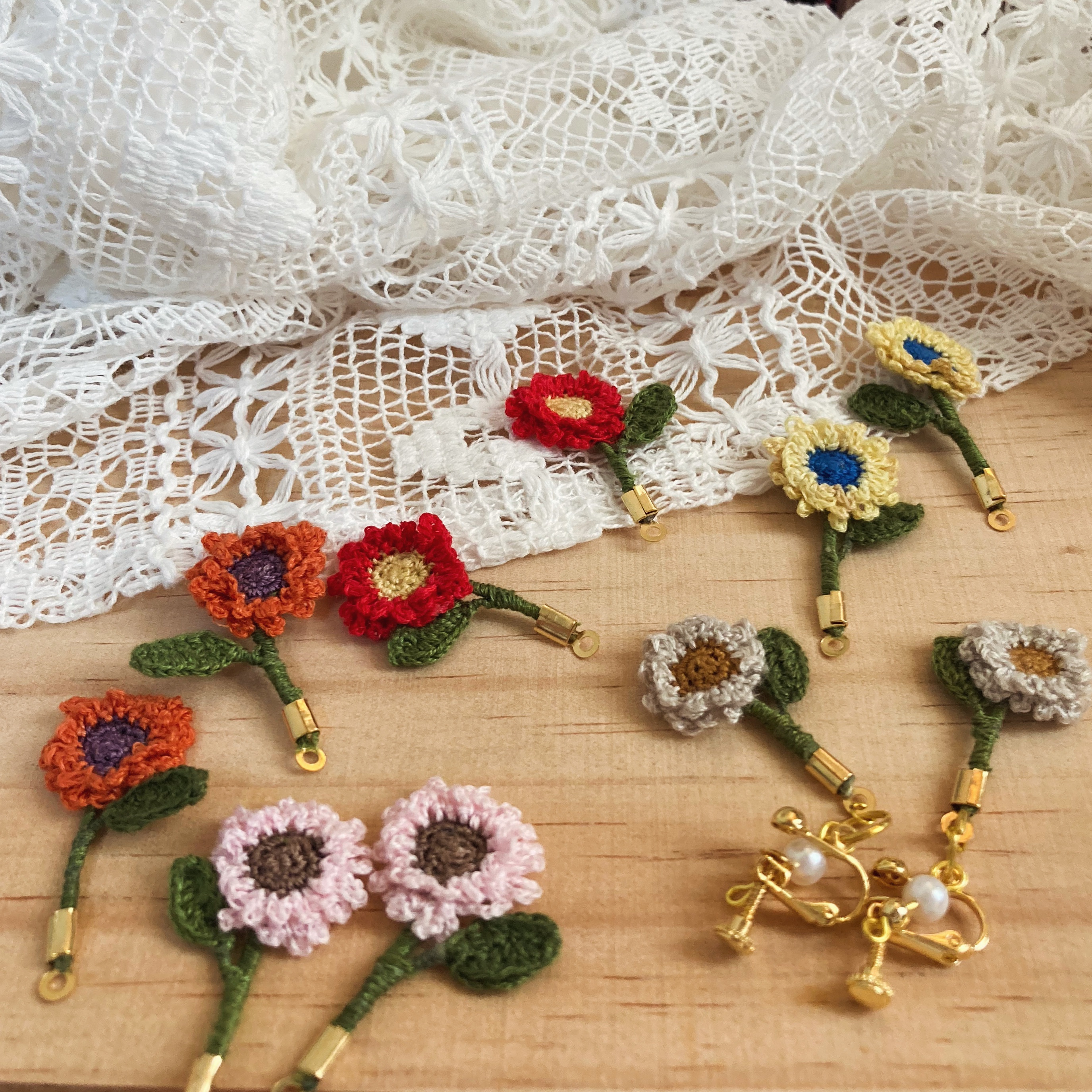 【手作飾品系列】 鉤針編織 跳色小雛菊 夾式耳環