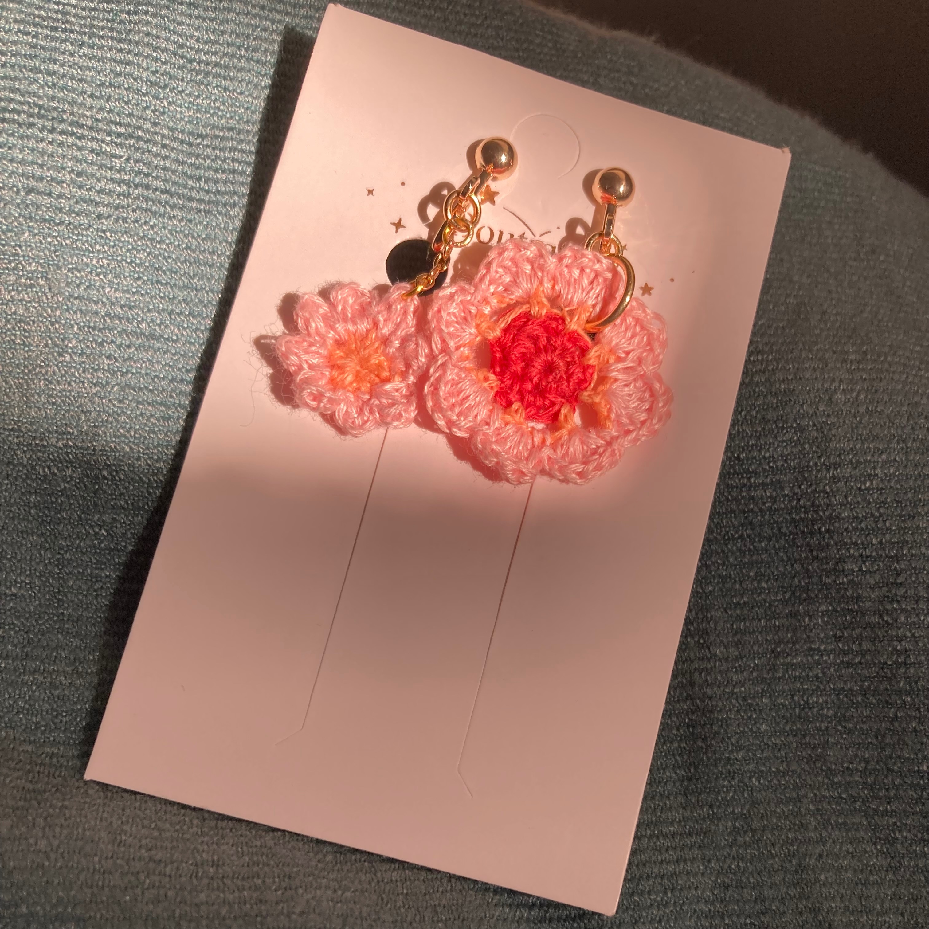 不對稱小花耳環