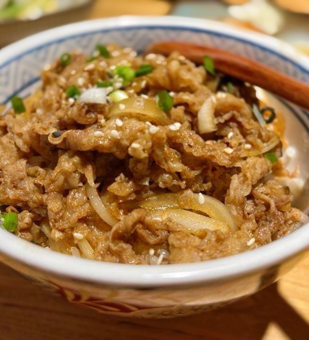 巨無霸肉多多 日式牛肉丼