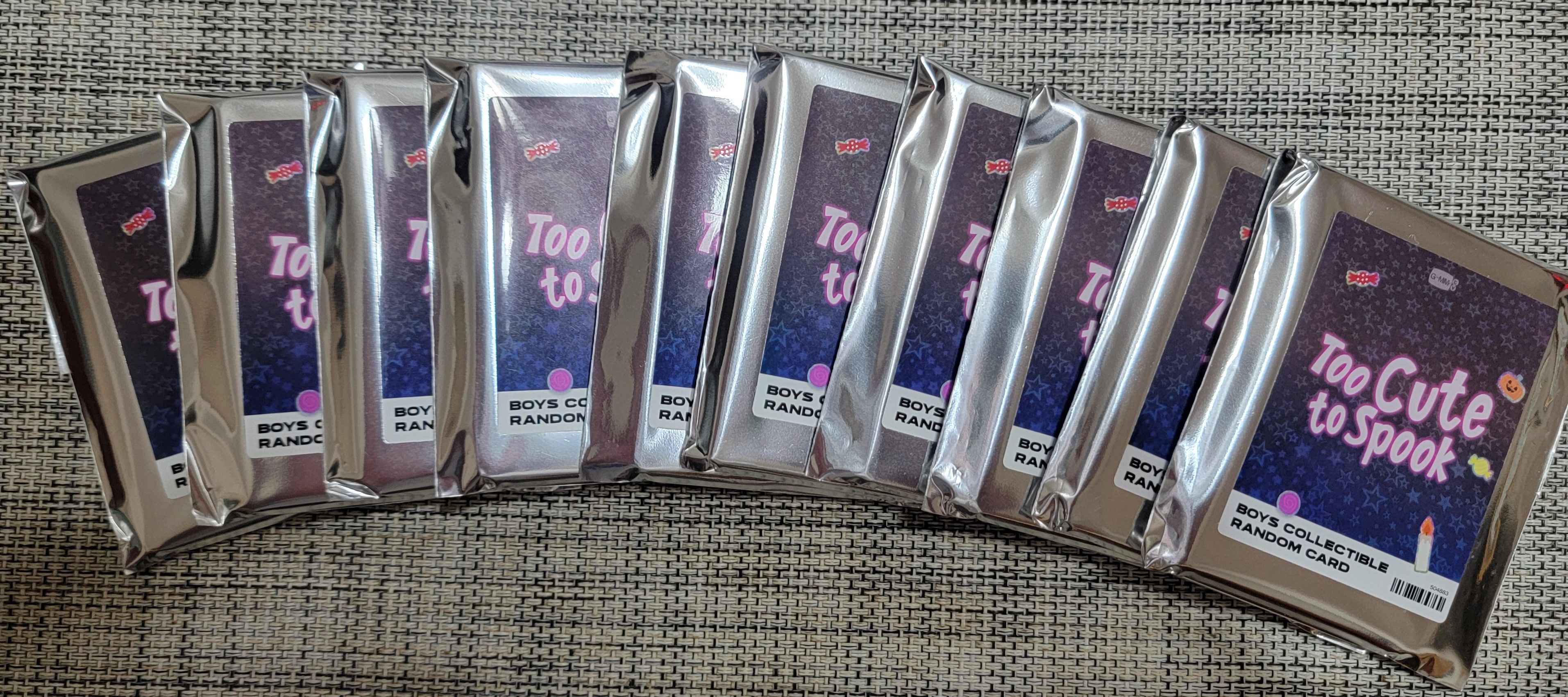 BOYS COLLECTIBLE RANDOM CARDS 萬聖節