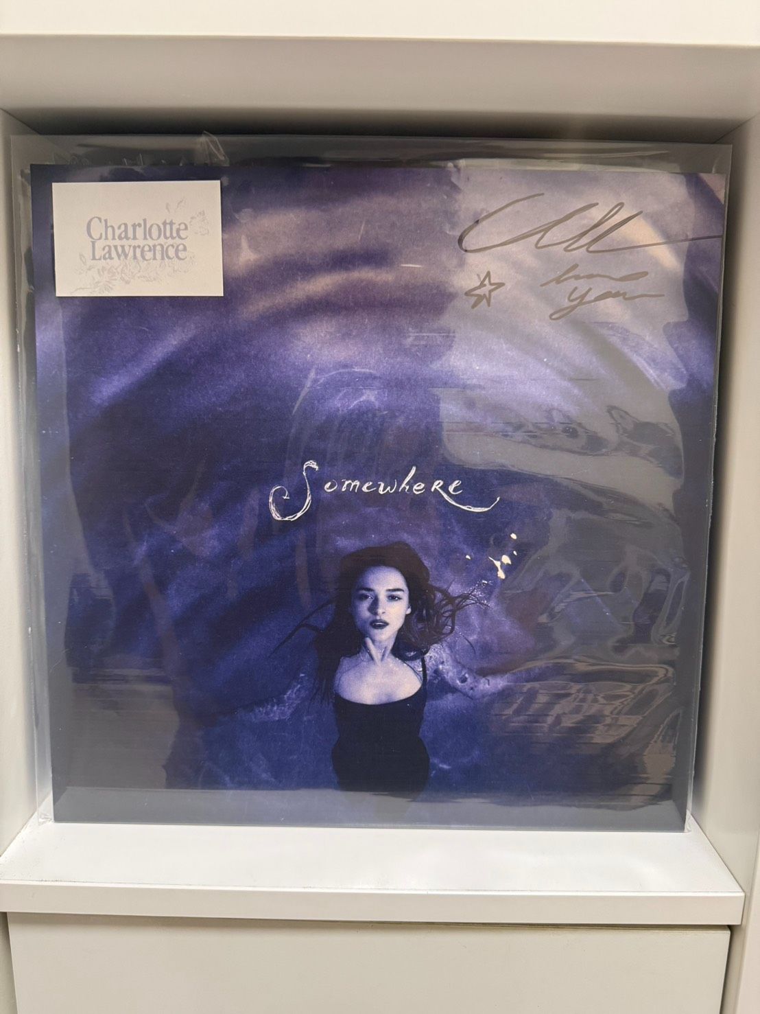 【二手拆封未上機】Charlotte Lawrence - Somewhere 簽名膠