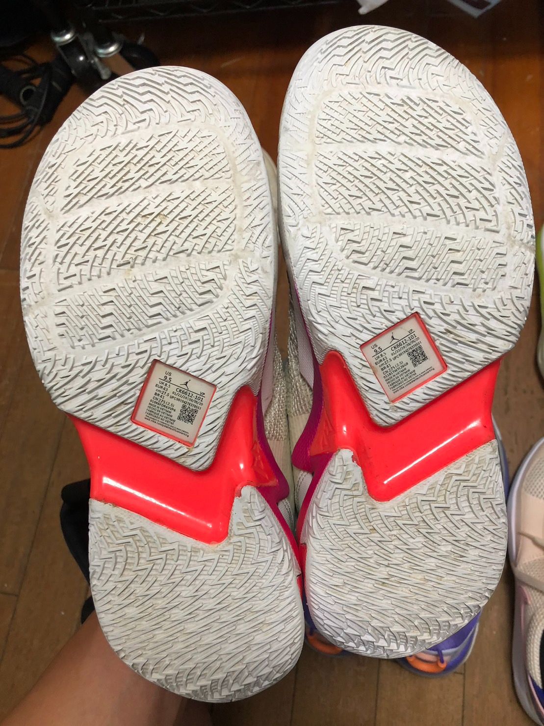 US9.5  NIKE JORDAN WHY NOT ZER0.3 SE