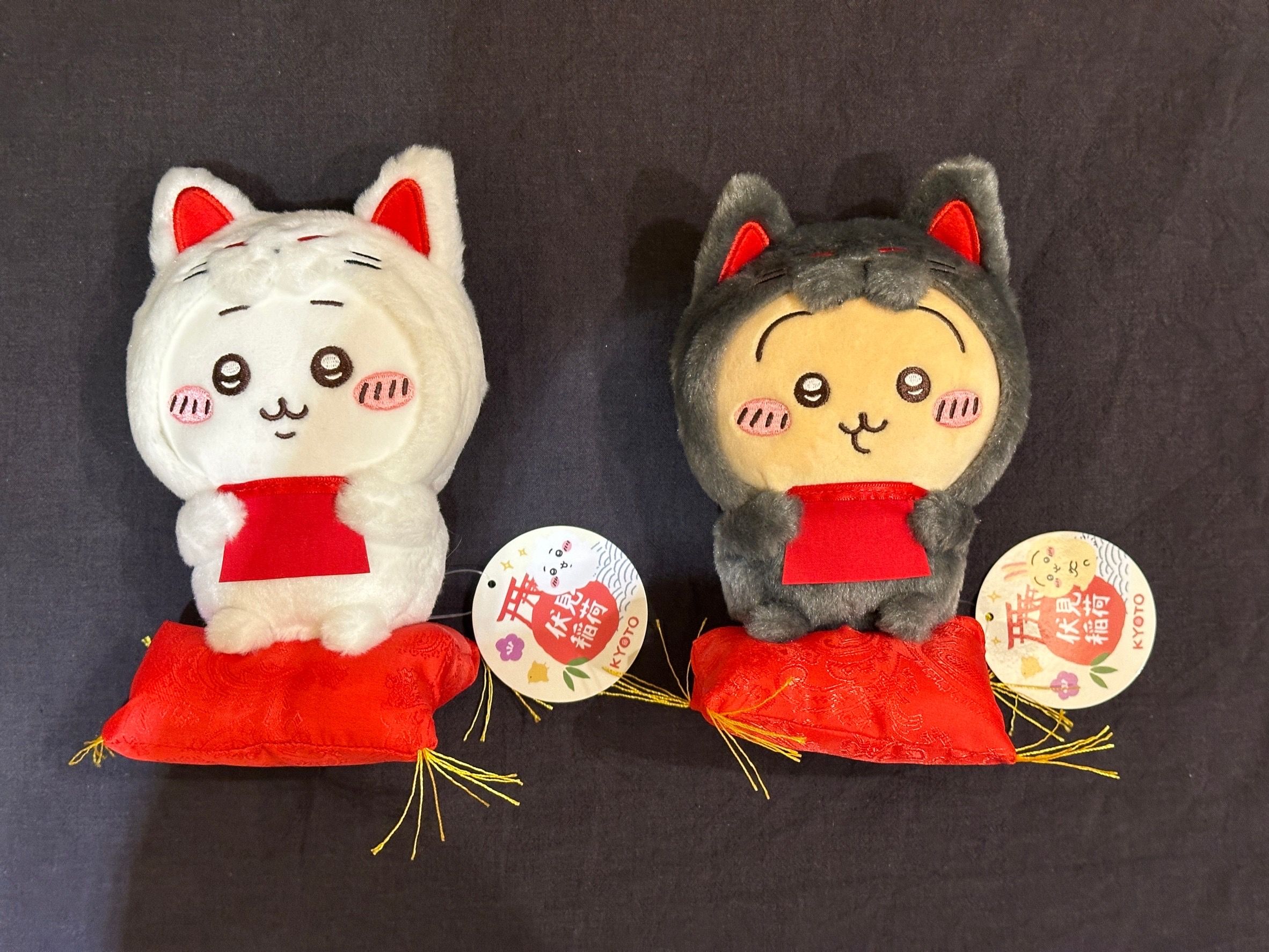 伏見稻荷限定 坐姿娃娃｜Chiikawa 吉伊卡哇