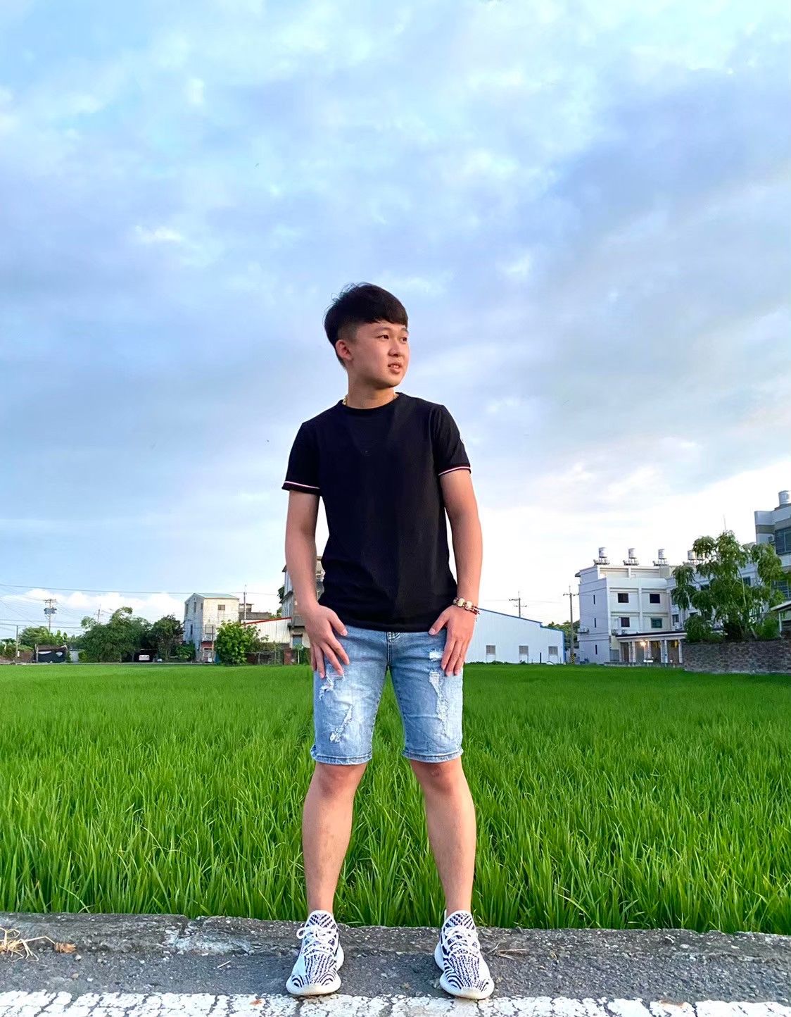 Luu Quiet 刷白刷破深色超彈力牛仔短褲