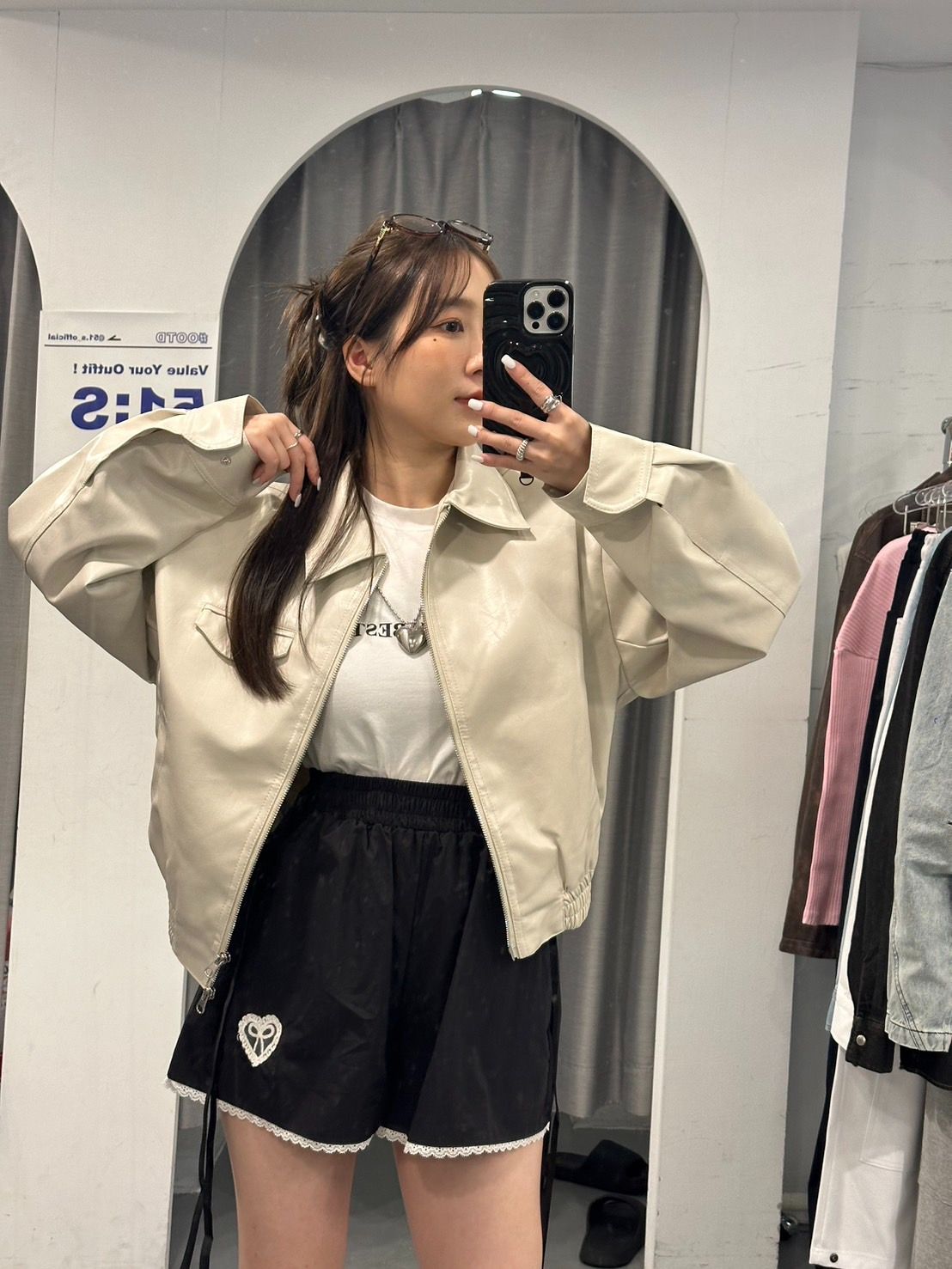 女裝❤️K4913韓國奶白色縮口皮衣