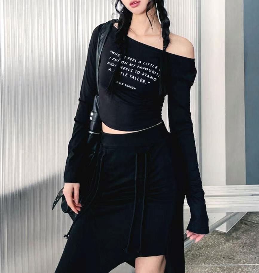女裝❤️K54152韓國一字領英文字薄長袖