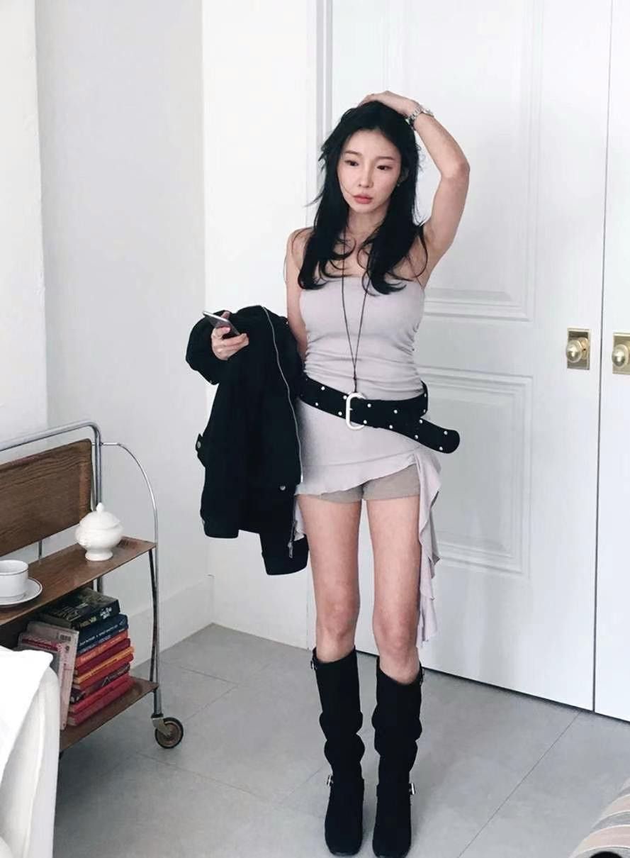 女裝❤️K54151韓國附胸墊不規則平口洋裝上衣