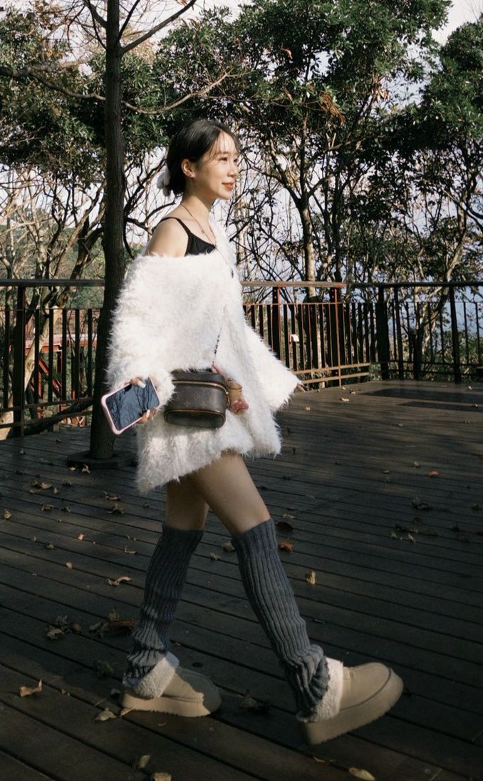 直播款-A29351奶呼呼氛圍感毛毛V領斜肩（現貨）