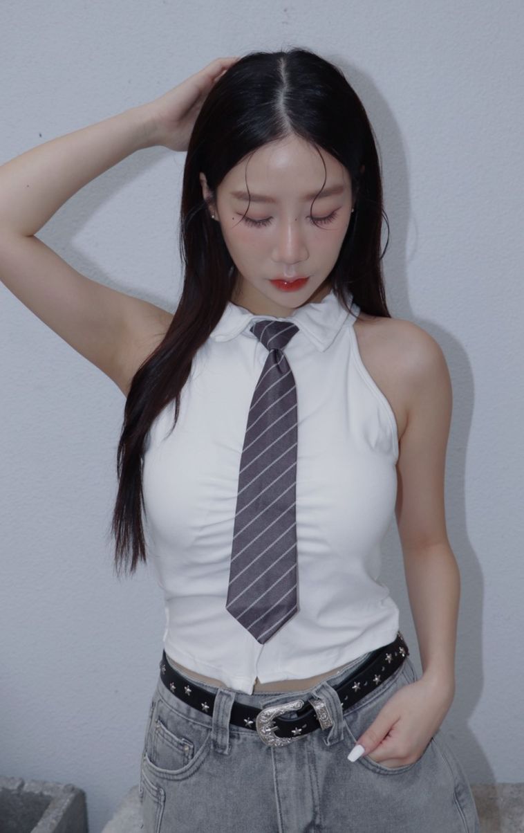 大爆款!!!A5605附領帶翻領小背心（現貨+預購）