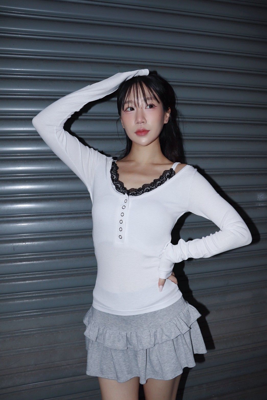 K630903韓國假兩件蕾絲肩帶坑條長袖