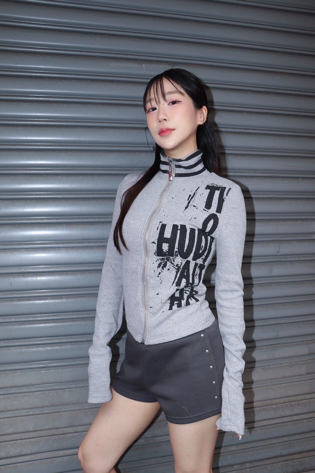 K612700立領噴漆文字拉鍊上衣