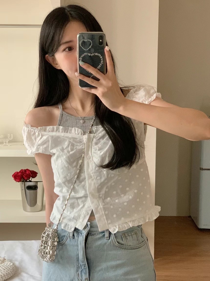 ￼🏷ʏᴜɴᴀ’s ·正韓🇰🇷荷葉邊小花排釦上衣🌷  2colors