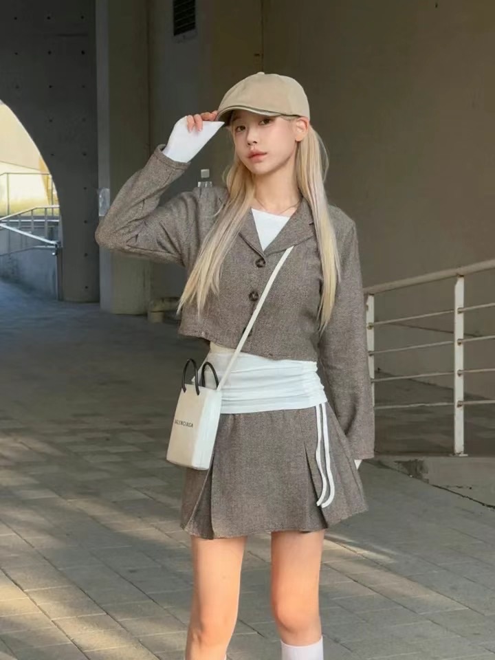 ￼🏷ʏᴜɴᴀ’s ·韓國代購🇰🇷韓系短版西裝外套＋短裙套裝set  2colors
