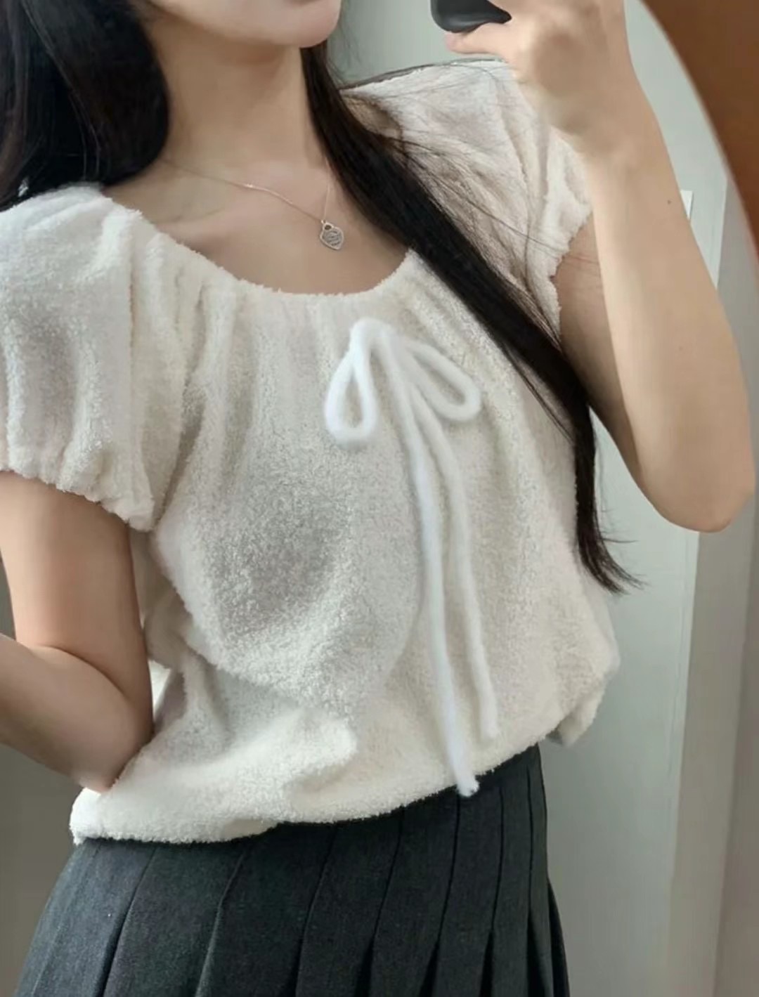 ￼🏷ʏᴜɴᴀ’s ·正韓代購🇰🇷韓系毛絨絨蝴蝶結燈籠袖上衣 3colors