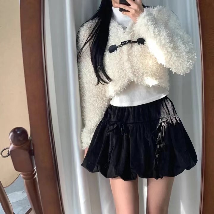 ￼🏷ʏᴜɴᴀ’s ·正韓代購🇰🇷復古羊角扣羔毛外套上衣 2colors