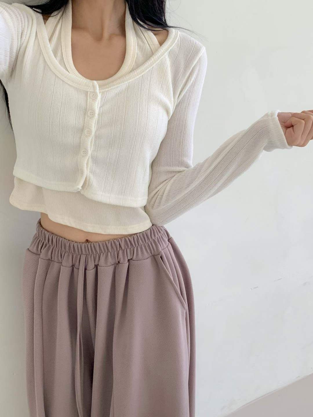 現貨+預購ෆ🏷ʏᴜɴᴀ’s ·正韓代購🇰🇷層層溫柔🌹排釦繞脖長袖上衣