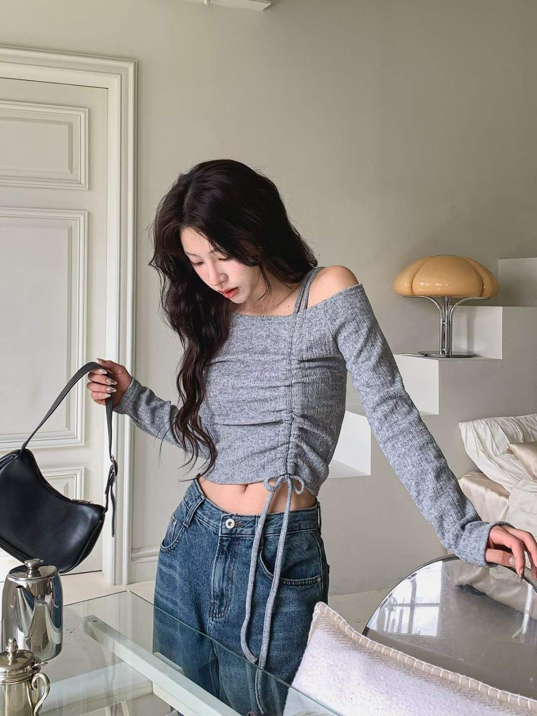 現貨+預購ෆ🏷ʏᴜɴᴀ’s ·正韓代購🇰🇷霧光傾心❤️坑紋抽繩露肩長袖上衣