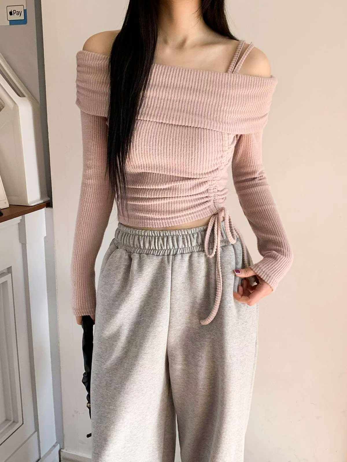 🏷ʏᴜɴᴀ’s ·正韓代購🇰🇷柔線貼合🪞側抽繩露肩坑紋針織長袖上衣