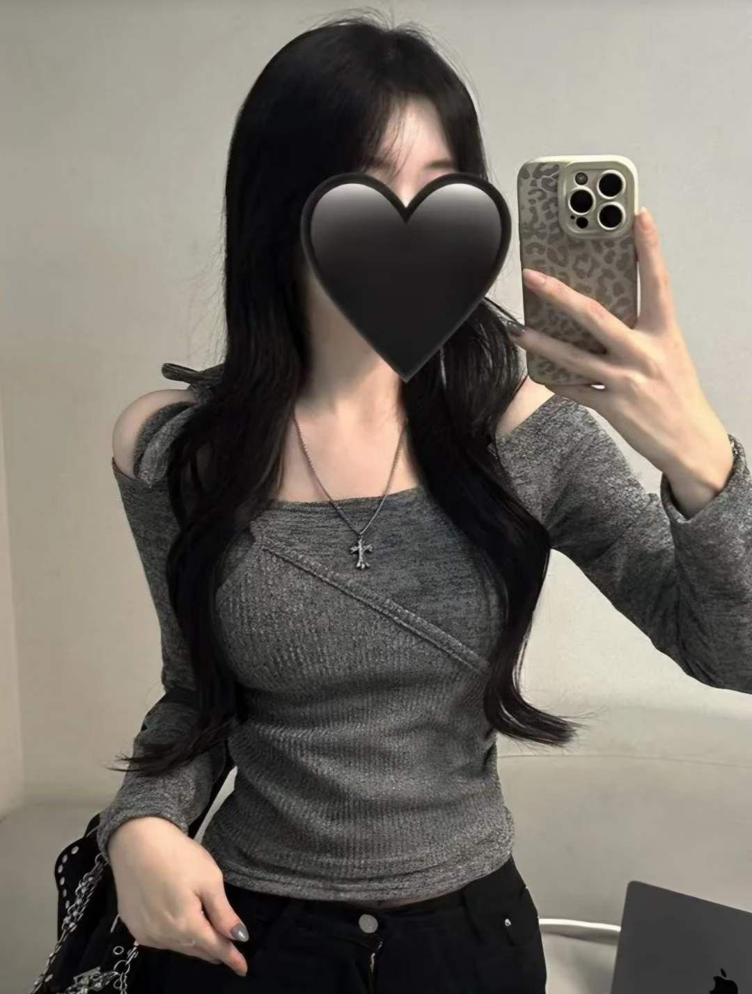 🏷ʏᴜɴᴀ’s ·正韓代購🇰🇷夜色線條🖤不對稱綁帶針織長袖上衣