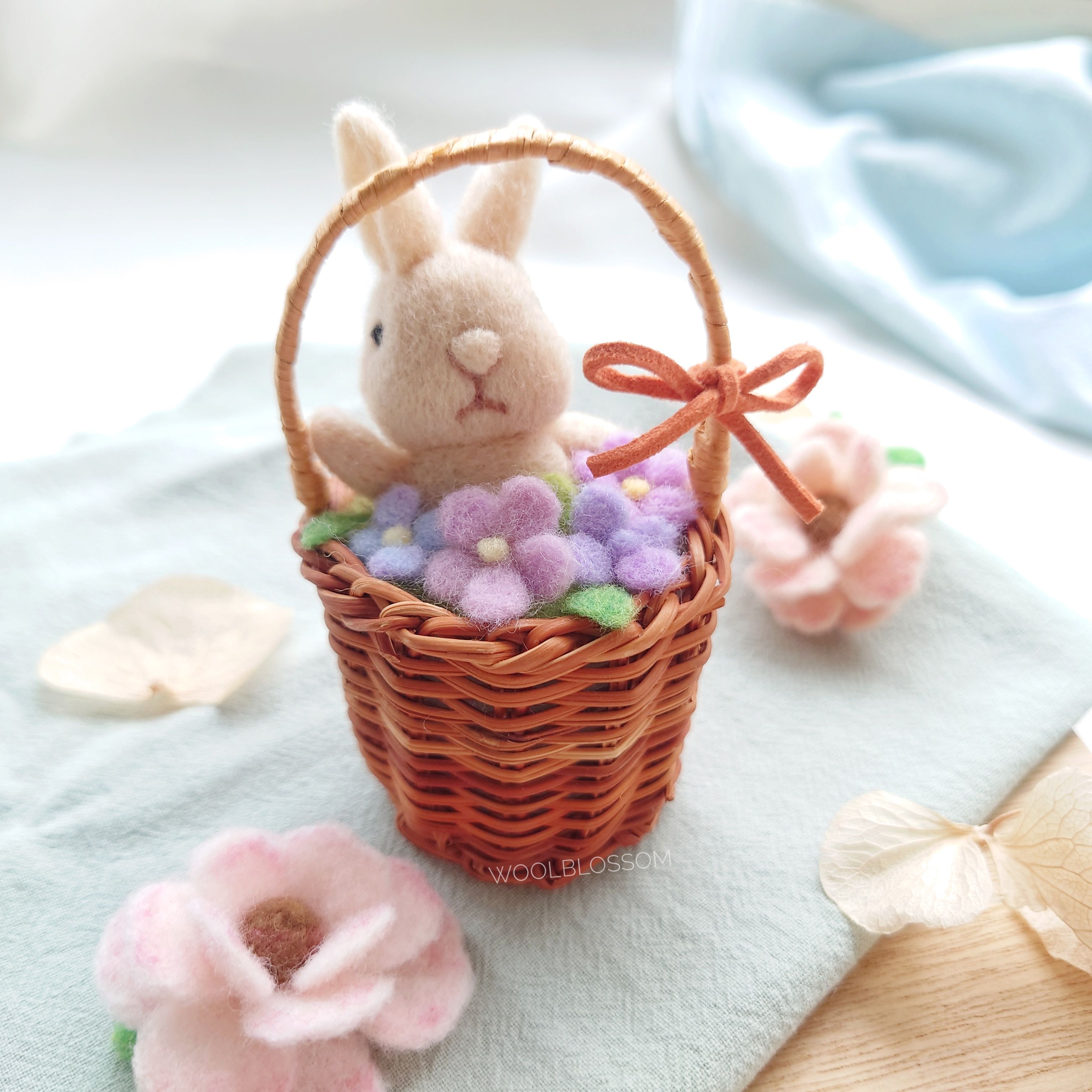 羊毛氈小兔花籐籃