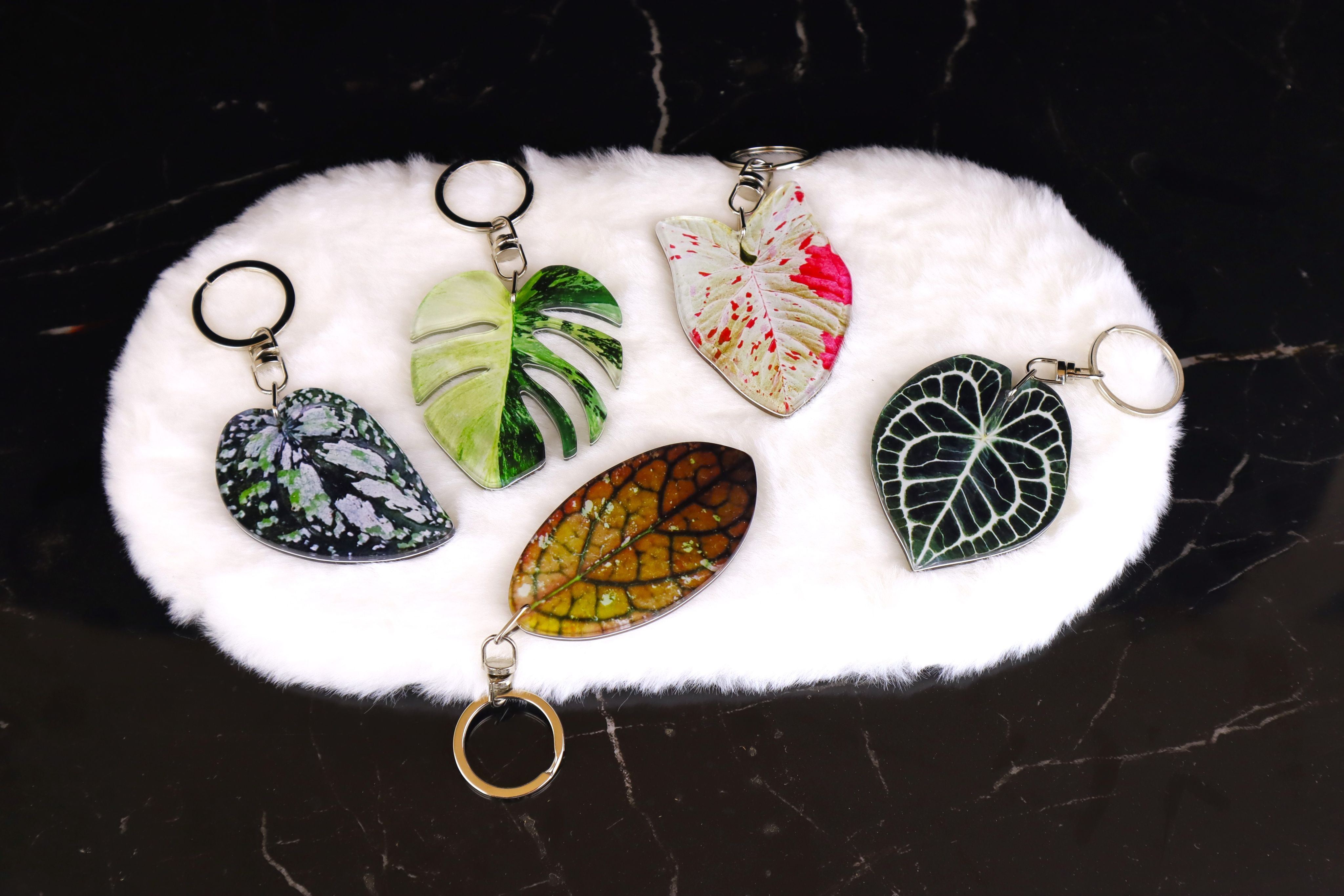 印尼壓克力雙面觀葉吊飾　（３件５００，隨貨退款）