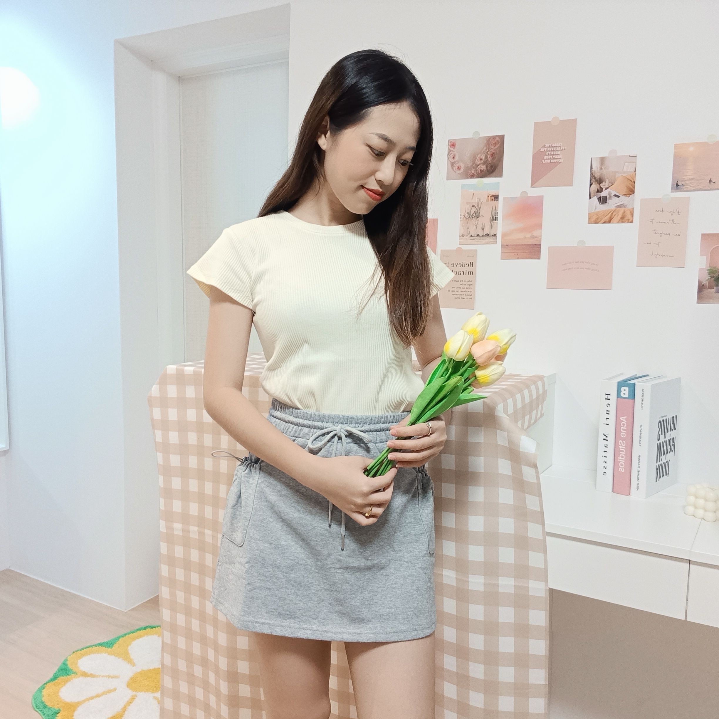 【特殺↘️夏季出清】【現貨】氣質坑條彈力短袖 素色 素T 女短袖 螺紋 舒適 高雅 質感 合身 夏天短袖 棉短袖