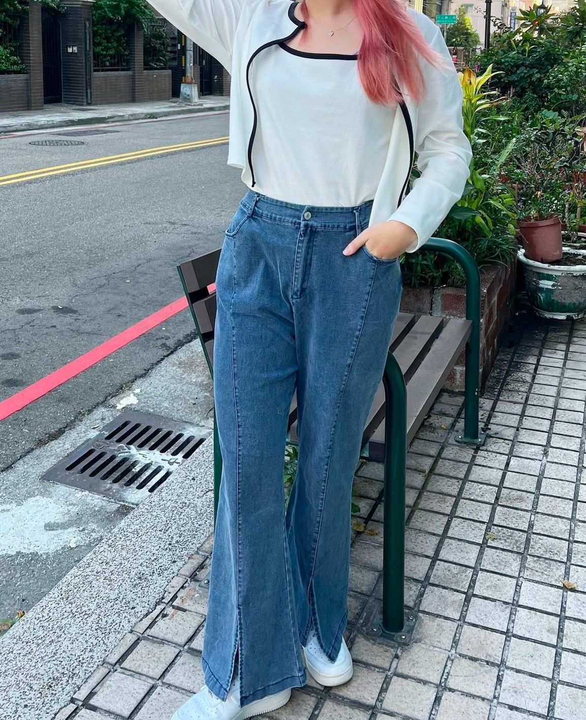 ♥後鬆緊彈力喇叭開岔牛仔褲♥原價890