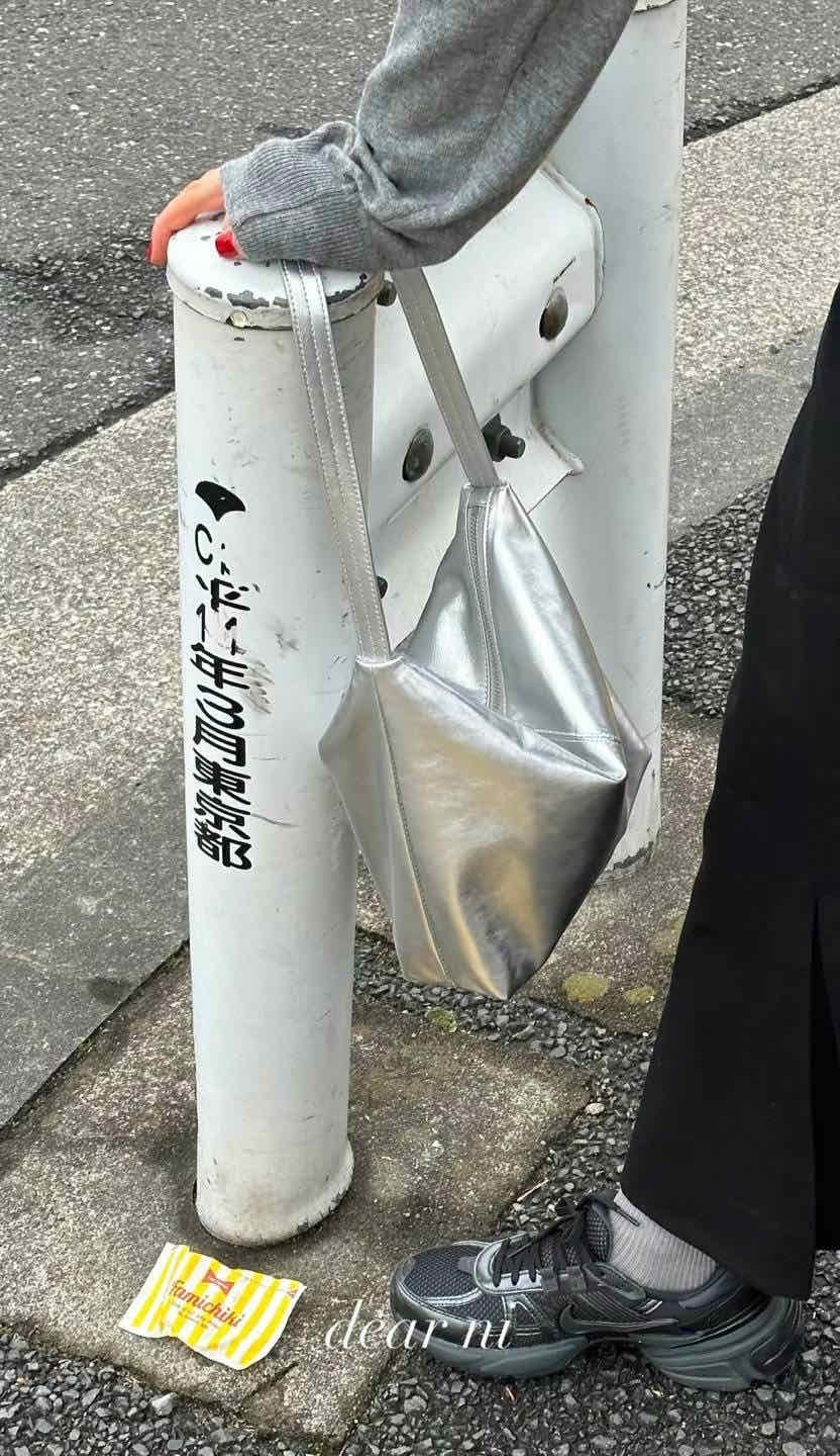 A06 牛皮車線肩背包