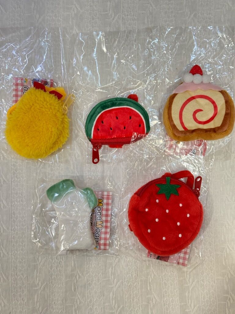 （10元區）（10cm配件區）轉蛋小背包、手作帽子（貼膠有點明顯） （試穿詳後圖）