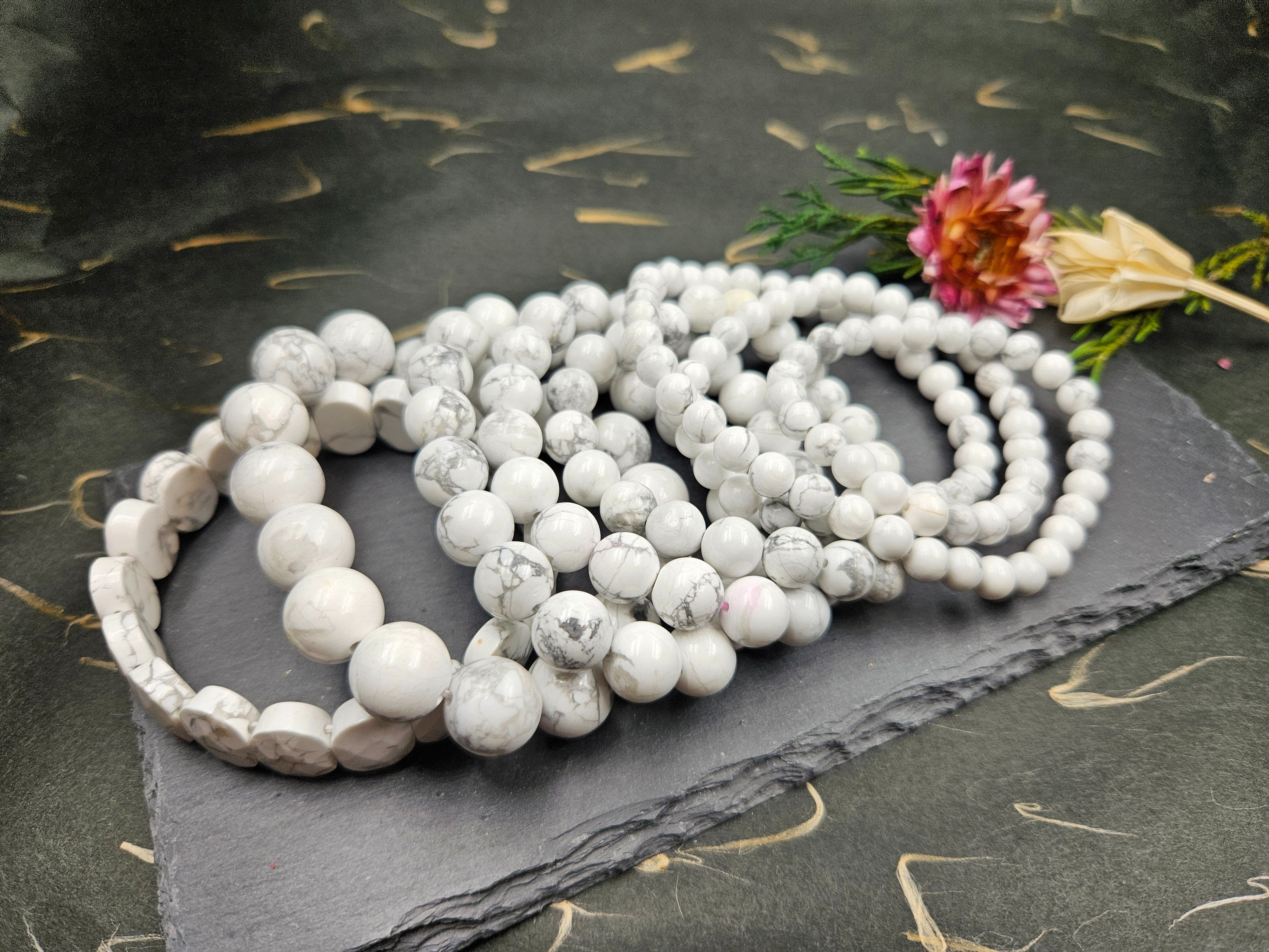 白紋石（Howlite）