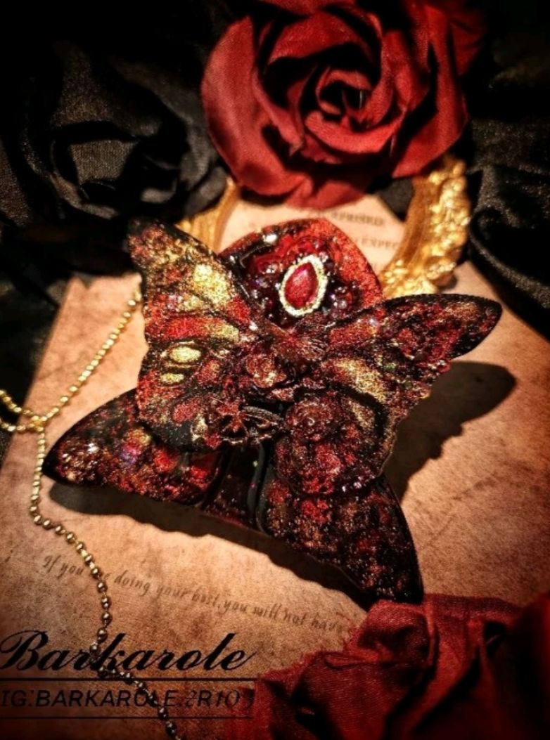 〔Barkarole🥀〕預購 [幽鏡系列異色款-緋金]手工滴膠流沙吊飾  ｜heart shaker、收藏、送禮