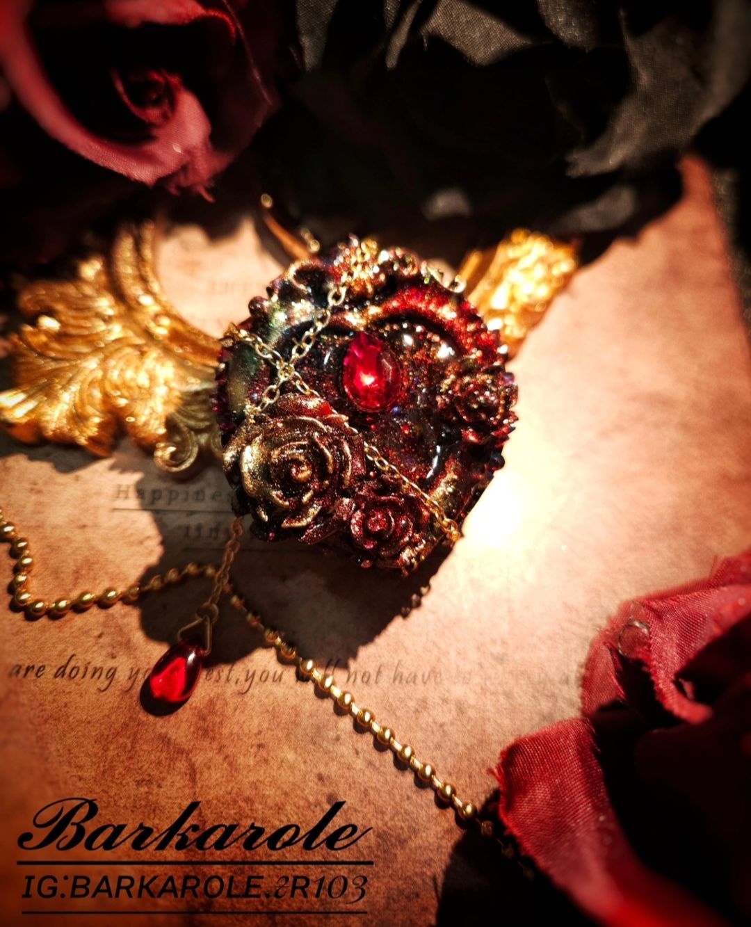 〔Barkarole🥀〕預購 [幽鏡系列異色款-復古緋迷]手工滴膠流沙吊飾  ｜heart shaker、收藏、送禮