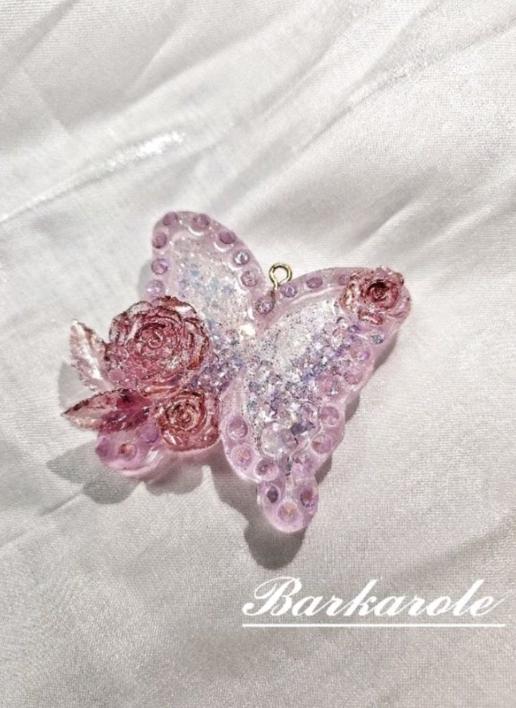 〔Barkarole🥀〕預購  玫瑰魔法系列🌹玫瑰蝶流沙 手工滴膠吊飾｜送禮、收藏、生日禮物、情人節禮物