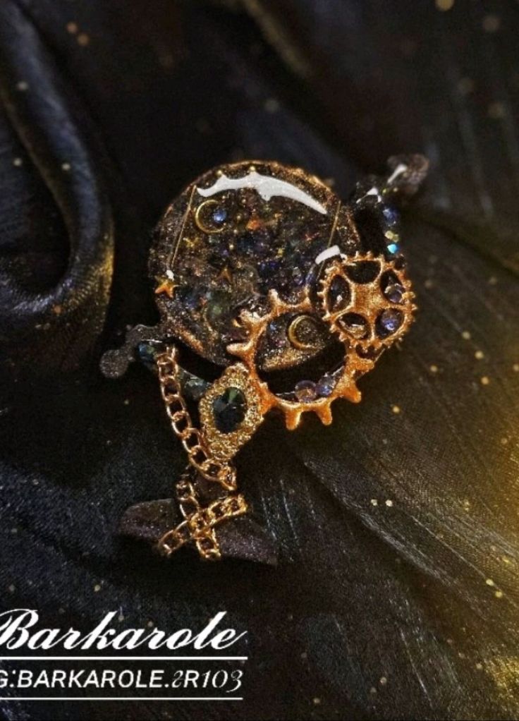 〔Barkarole🥀〕預購 月深星眠系列-時光星象儀⏳️｜  手工滴膠流沙吊飾  ｜收藏、送禮