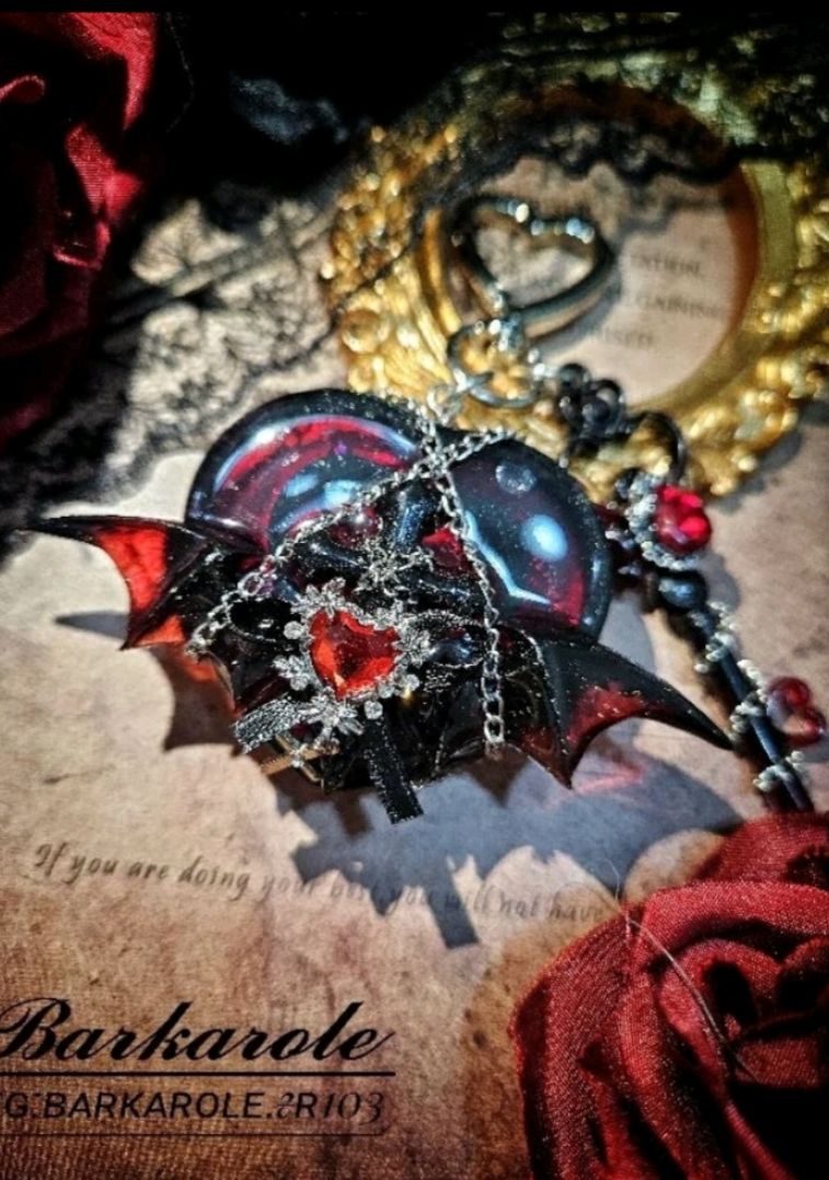 〔Barkarole🥀〕現作 〔華麗混亂🩸〕 手工滴膠流沙吊飾 ｜送禮、收藏、生日禮物、情人節禮物